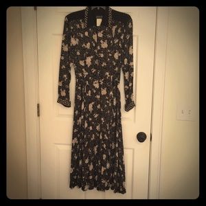 Vintage patterned dress with unique Details